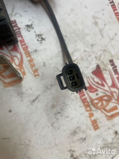 Моторчик стеклоочистителя фары левый Volvo Xc70