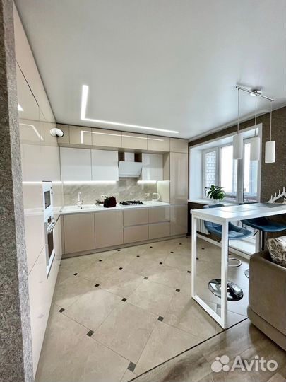 П образная кухня на заказ. Фабрика в Новосибирске