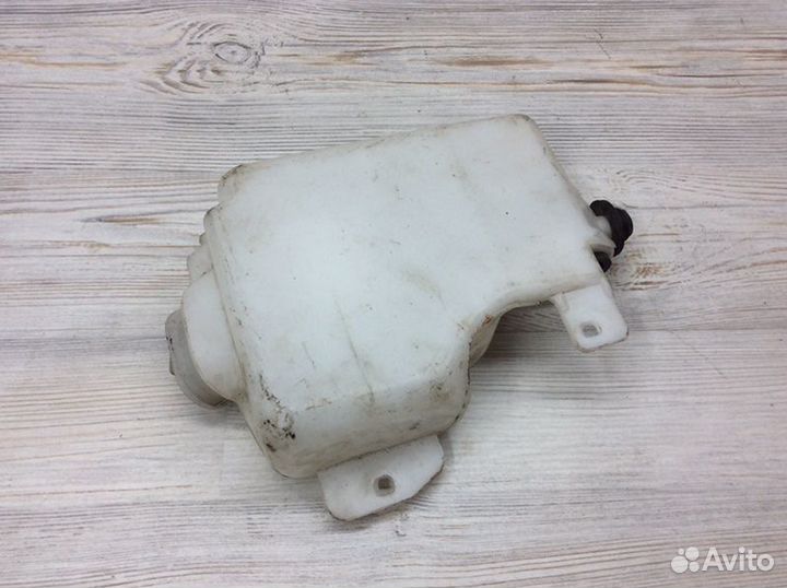 Бачок омывателя заднего стекла задний Mitsubishi
