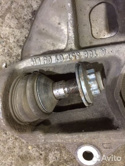 Задний поворотный кулак Mercedes W166 6.3 AMG