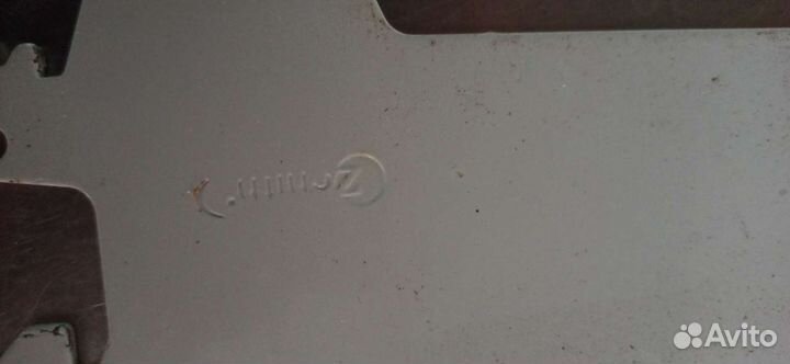 Кронштейны для торговых стеллажей