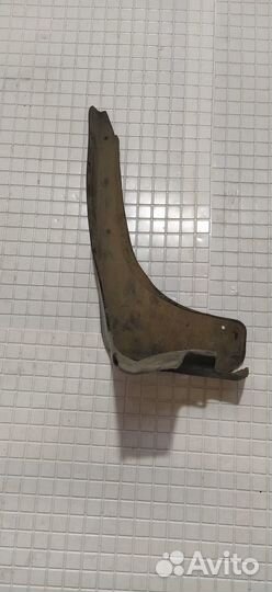 Брызговик задний правый BMW 7 E65