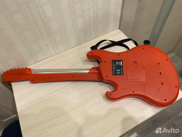 Гитара музыкальная