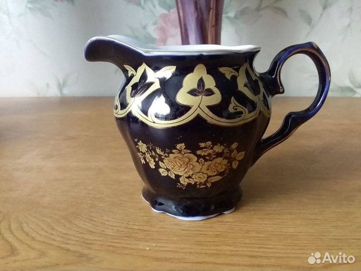 Набор пиал для чая и сливочник