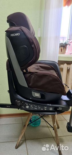 Автокресло Recaro 0-18кг с поворотным механизмом
