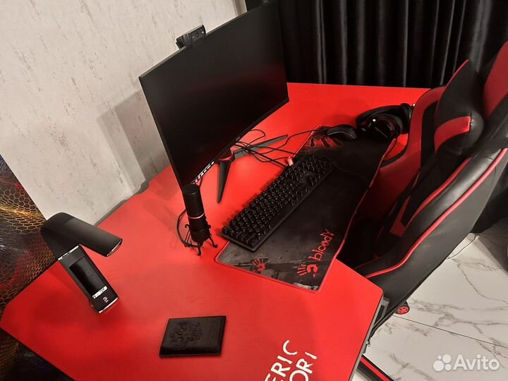 Игровой стол и кресло