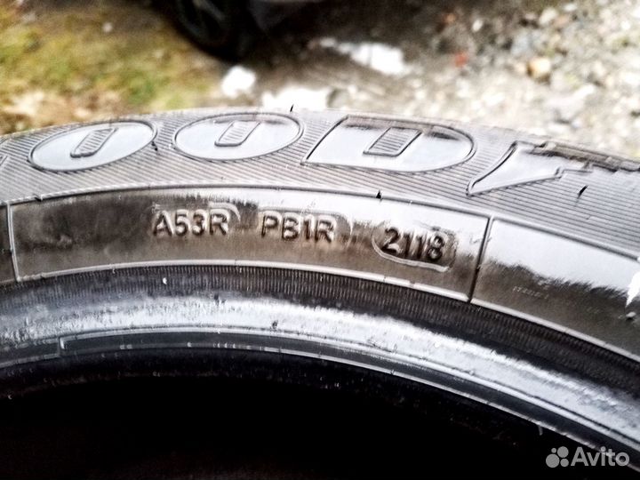 Goodyear Ultragrip 600 215/55 R17