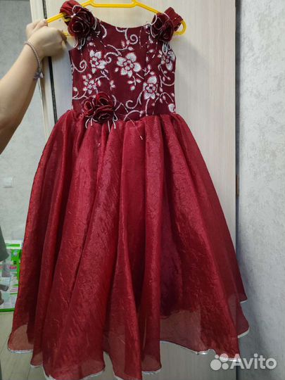 Платье праздничное на девочку