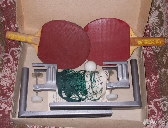 Теннис наст