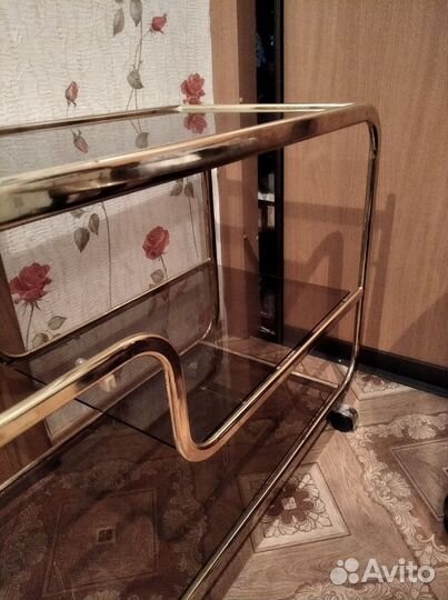 Столик. подставка под тв на колесиках