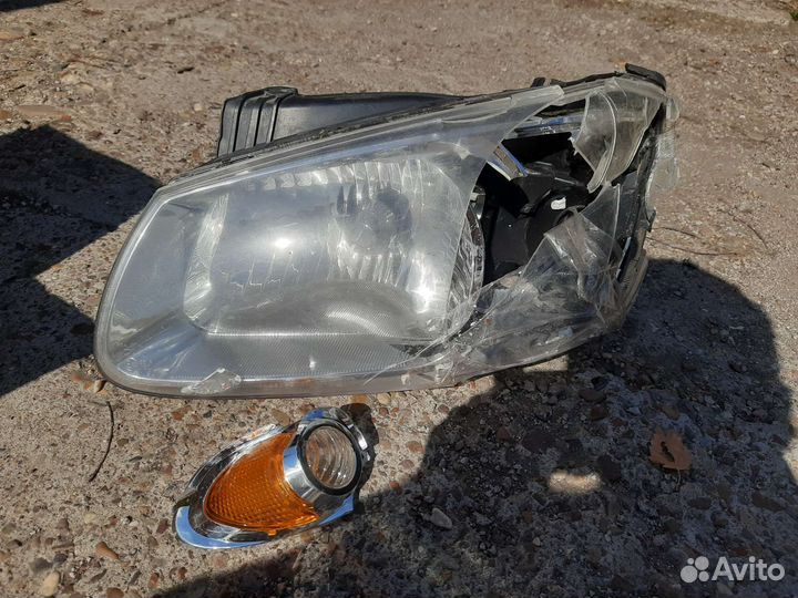 Фара kia cerato 1