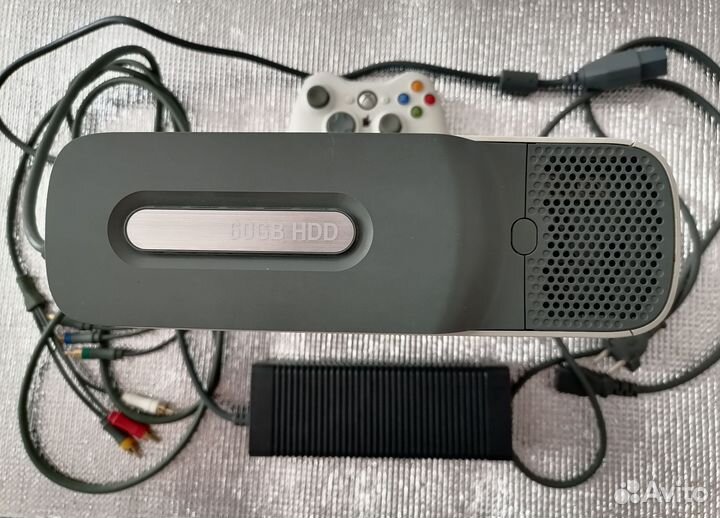 Xbox 360 с дисками игр