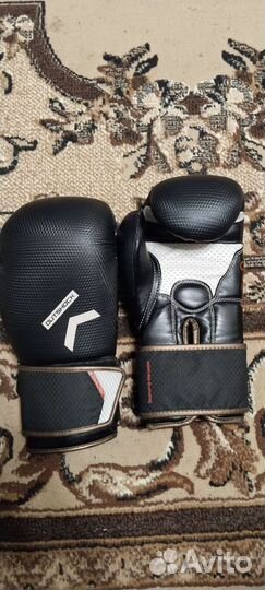 Боксерские перчатки