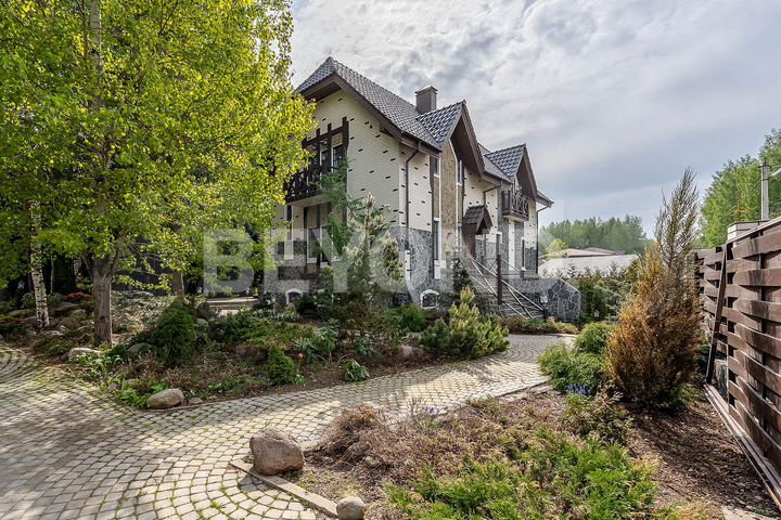 Дом 391,5 м² на участке 22,7 сот.