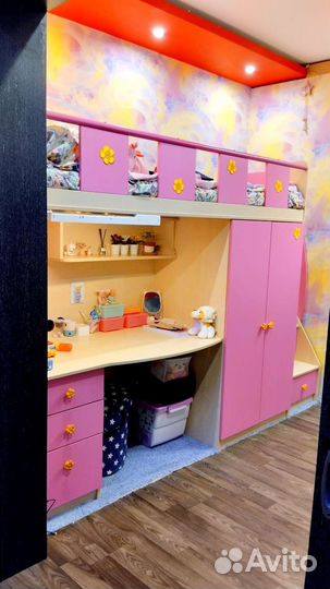 Детская кровать чердак со столом и шкафом