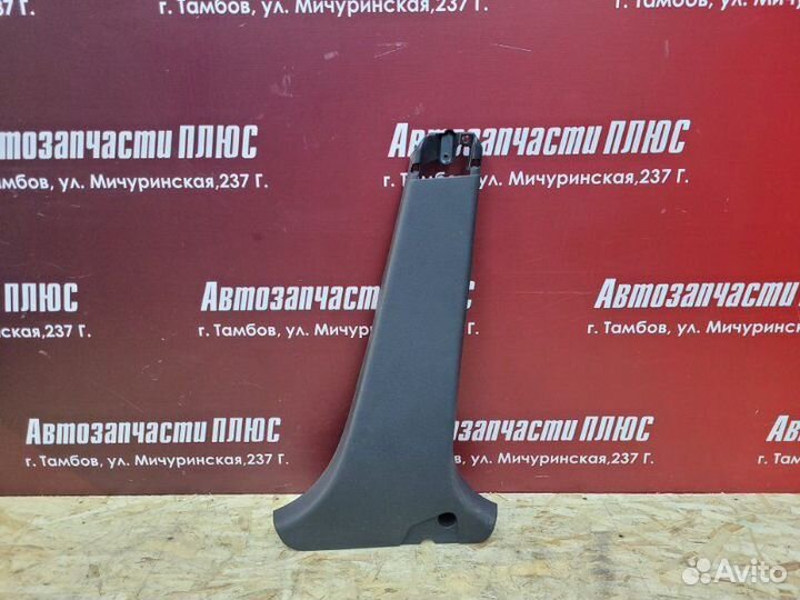 Обшивка средней стойки правая Renault Logan