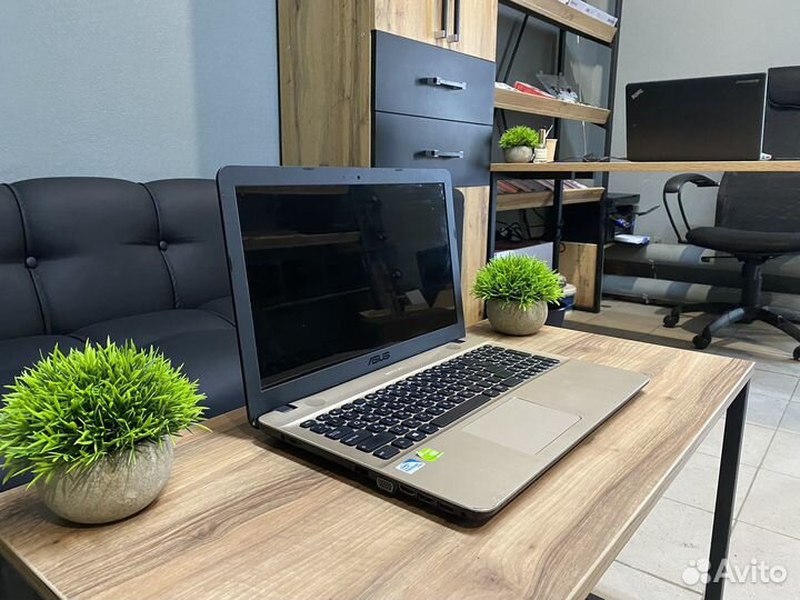 Asus шустрый 4 ядра 4gb 256gb SSD GT810M 2gb