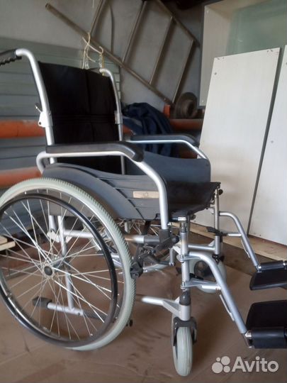 Инвалидное кресло-коляска с ручным приводом
