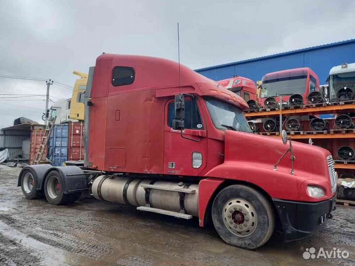 Тягач Freightliner в разбор