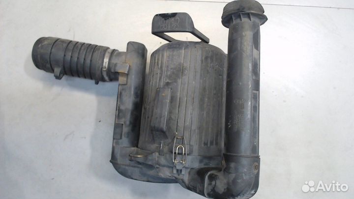 Корпус воздушного фильтра Volkswagen Transporter 4