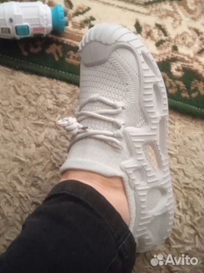 Кроссовки женские