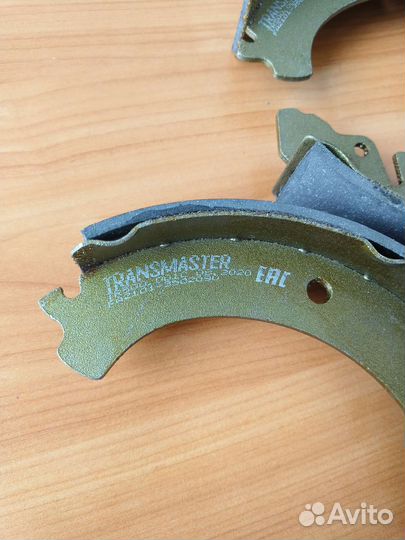 Колодки барабанного тормоза с накладками в сборе