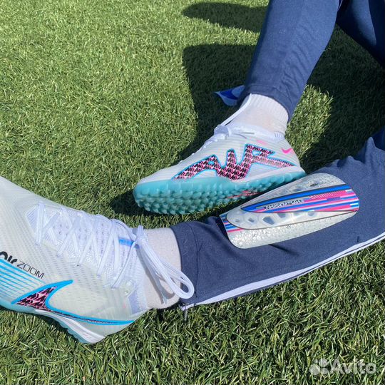 Футбольные щитки Nike (новые, с чехлом)