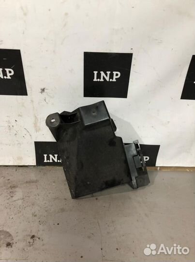 Дефлектор радиатора правый Mazda 3 Bk хетчбек 1.6