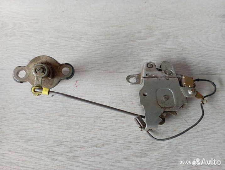 Замок багажника задний Toyota Mark Ii