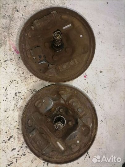 Поворотный кулак задний Mazda 323 BF Мазда 323 бф