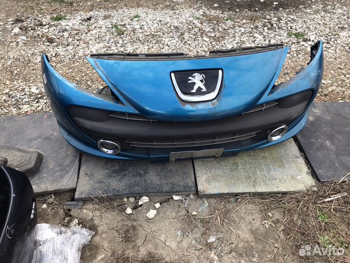 Бампер на peugeot 207