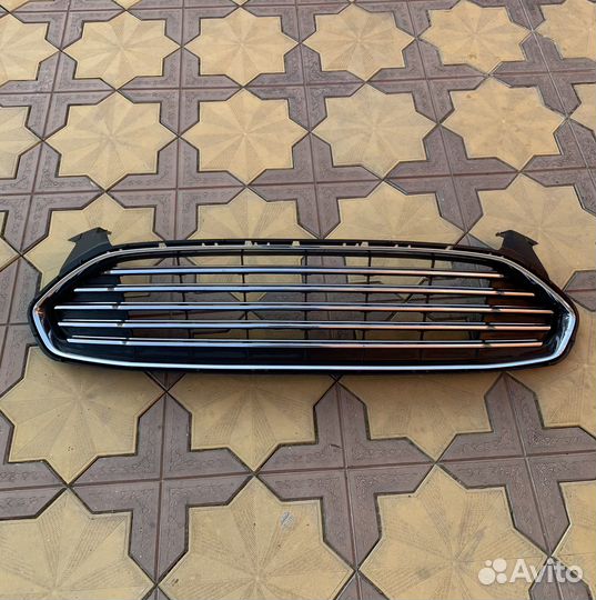 Оригинальная Б/у Решетка Ford Mondeo 5