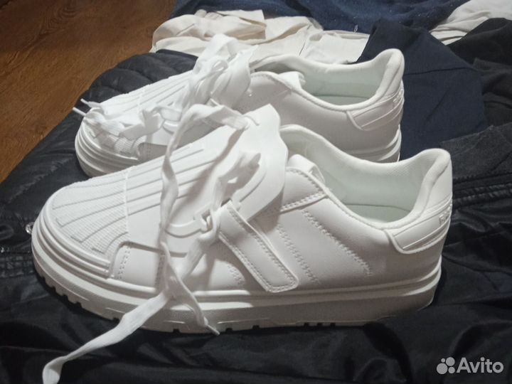 Кроссовки женские