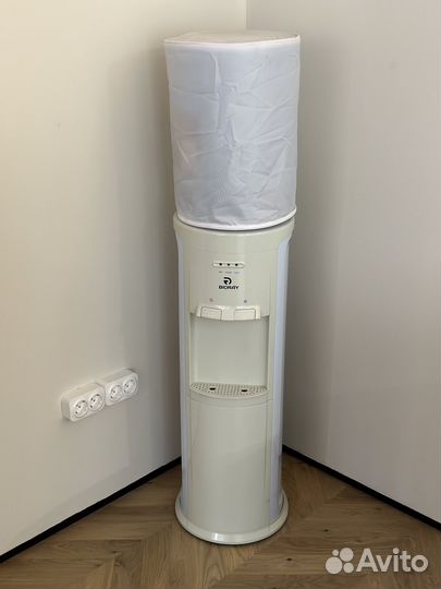 Кулер для воды напольный