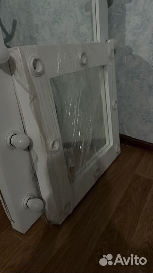 Гримерное зеркало с лампочками напольное
