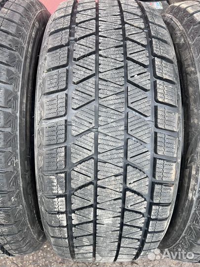 Bridgestone Blizzak DM-V3 285/45 R22