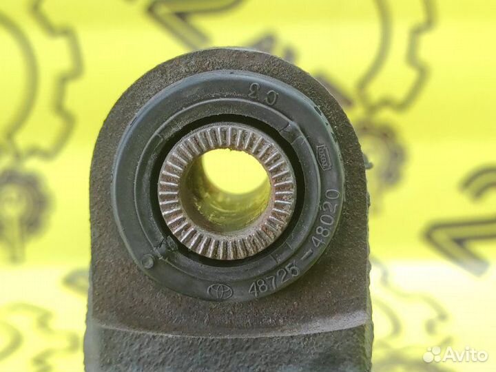 Цапфа (поворотный кулак) задняя левая Toyota