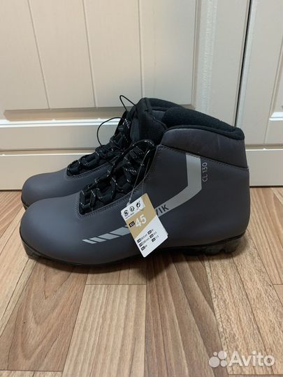 Новые лыжные ботинки EU 45/RU 42-43 NNN