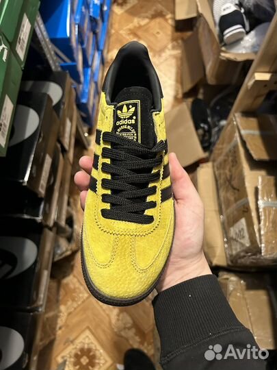 Кроссовки мужские adidas spezial moscow yellow