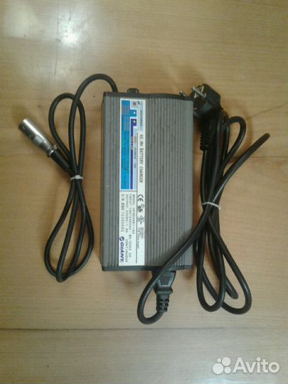 Кофр, тормоз, зарядное устройство Giant