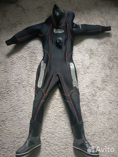 Сухой гидрокостюм