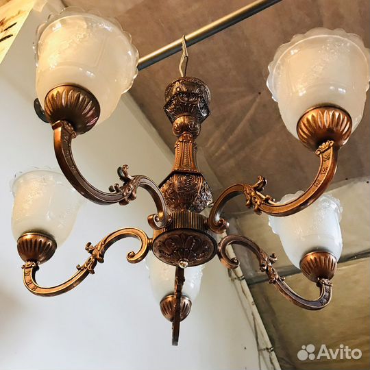 Люстры бра настольные лампы