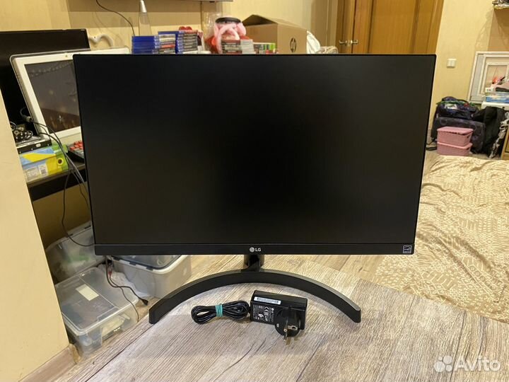 Монитор LG 22