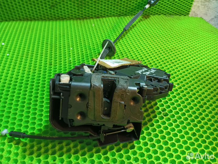 Замок двери передний левый Land Rover Range Rover