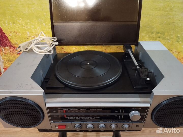 Проигрыватель винила Вега 300