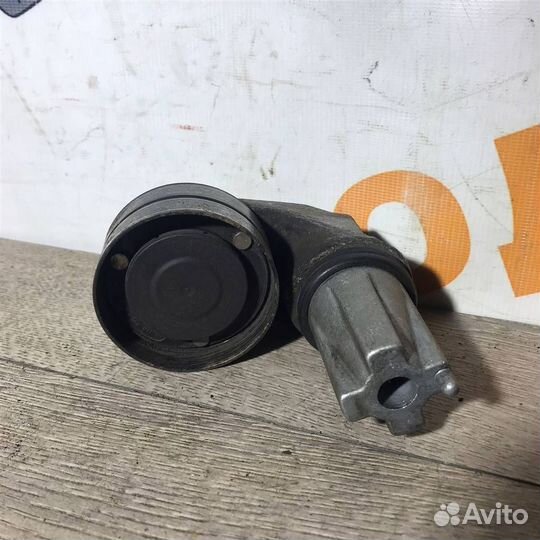 Ролик-натяжитель ремня грм Land Rover Discovery I