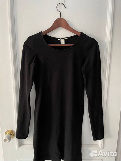 Платье H&M чёрное трикотажное с длинным рукавом