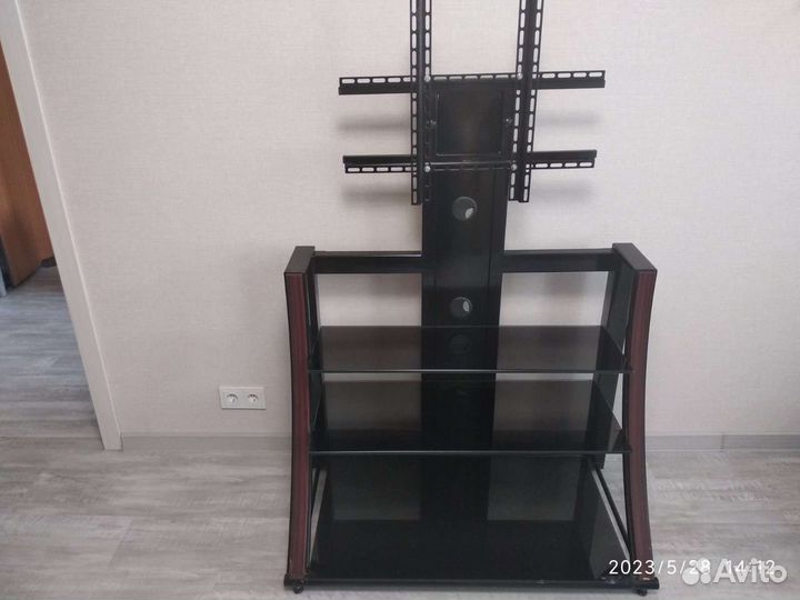 Стеклянная тумба / стойка под тв и аппаратуру