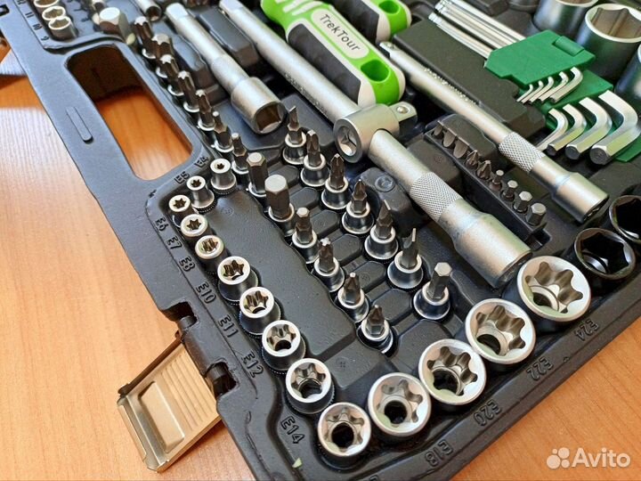 Набор инструментов с трещеточными ключами