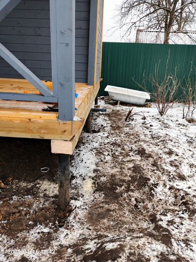 Монтаж винтовых свай под баню